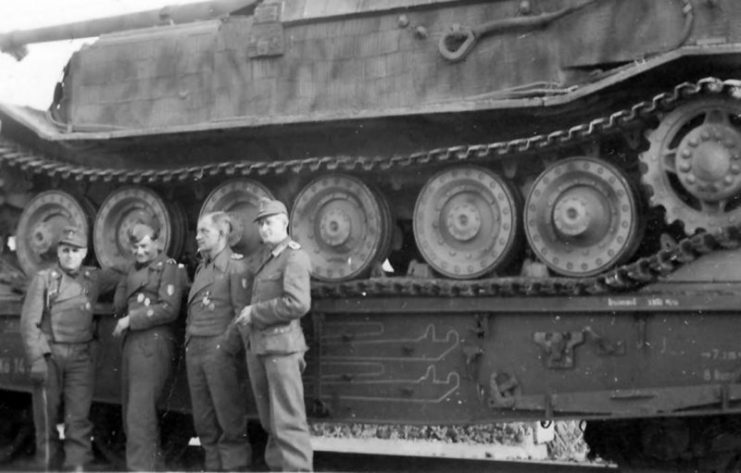 Elefant with Zimmerit of the Schwere Panzerjäger-Abteilung 653 – transport to Italy