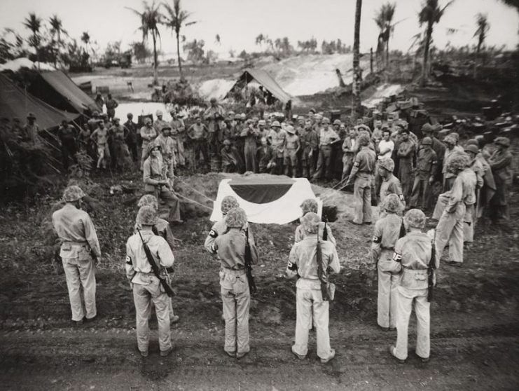 Funeral of Yoshitsugu Saitō by American military personnel, Saipan, 1944