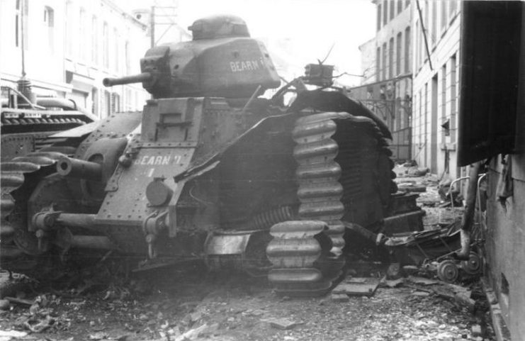 A french “Char B1” tank of the 37th battalion with the designation “Bearn II”, after it has been destroyed by its own crew on May the 16th 1940.Photo: Bundesarchiv, Bild 101I-125-0277-09 / Fremke, Heinz / CC-BY-SA 3.0
