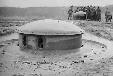 Block 14 at the Ouvrage du Hochwald on the Maginot Line in 1940; 135 mm turret and Cloche GFM