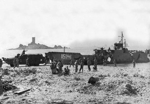 Disembarkation of Provence on the Dramont Beach in August 1944.