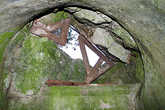 Eastern observation post with pieces of camouflage.Photo: Jim Crone CC BY-SA 3.0