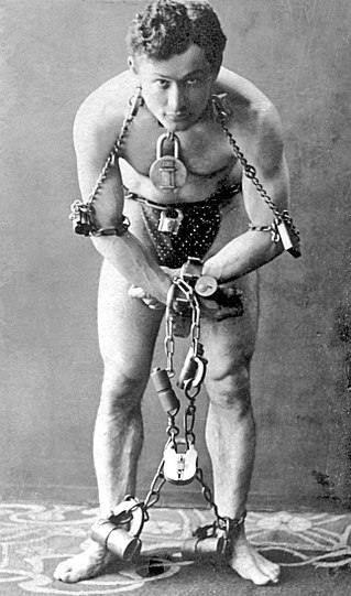 Harry Houdini in chains.1899
