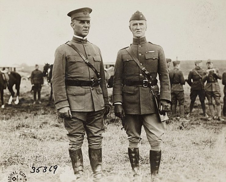 Major General Summerall, commanding V Corps, conferring with the commander of his 1st Division, Brigadier General Frank Parker, in October 1918.
