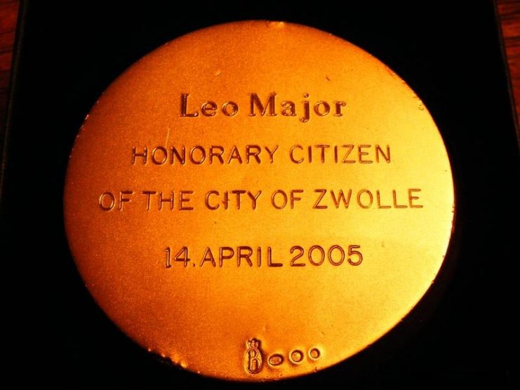 Medal awarded to Leo Major when he was awarded honorable citizenship by the city of Zwolle on April 14, 2005.Photo: Jmajor CC BY-SA 3.0
