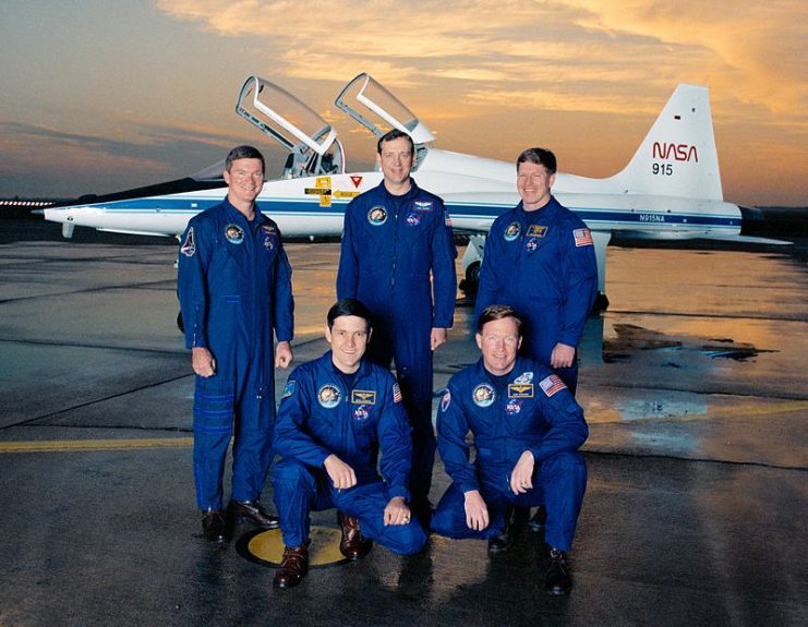 The 5 member crew of the STS-41 mission including Akers (far right, standing)