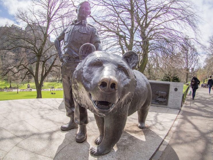 A statue of Wojtek the Bear in Princes Street Gardens, Edinburgh, Scotland.Photo by Taras Young CC BY-SA 4.0