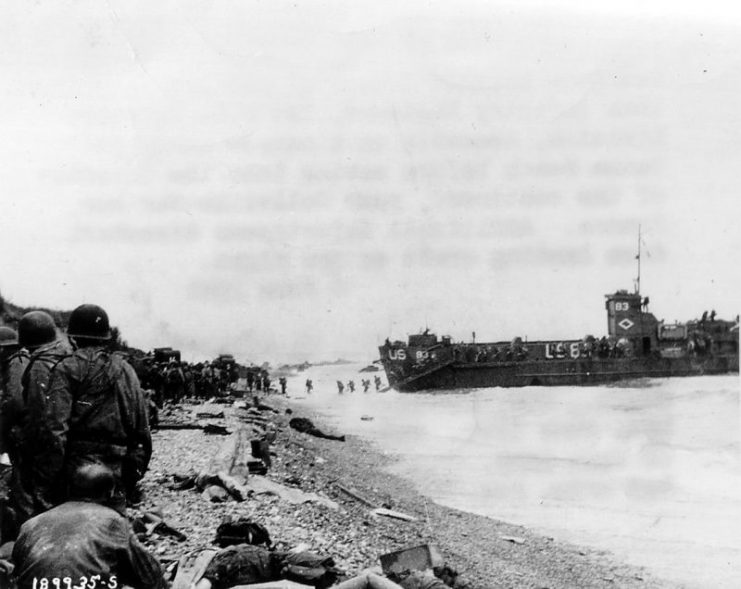 American assault troops at Omaha Beach 01