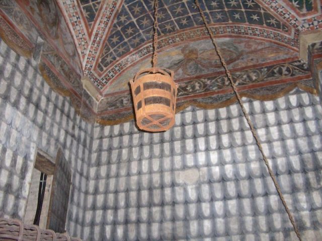 The stolen bucket inside the Ghirlandina Tower. Photo: ALienLifeForm CC BY-SA 3.0