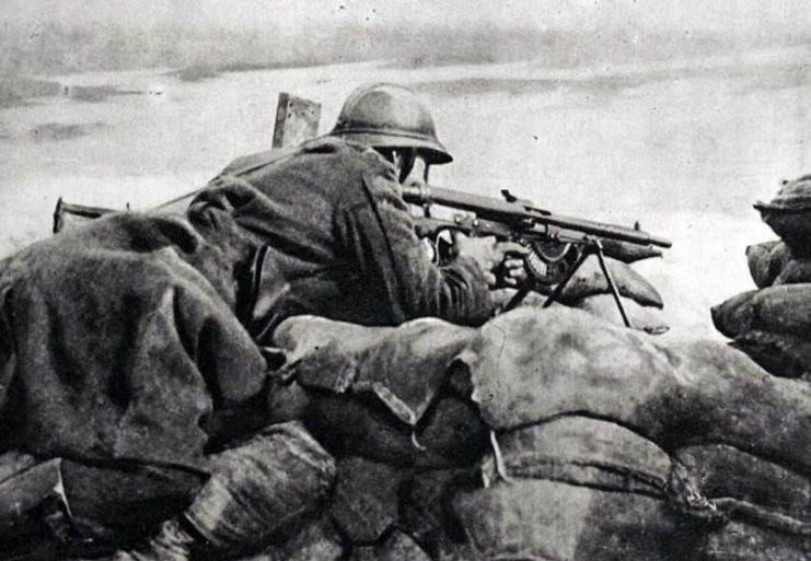 Belgian machinegunner in 1918 guarding trench