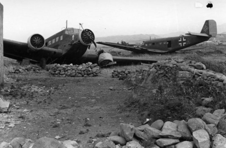 Damaged Ju 52s .Bundesarchiv, Bild 101I-166-0512-39 / Weixel / CC-BY-SA 3.0