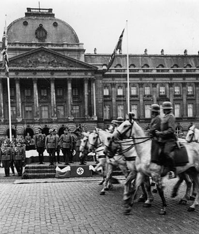 German cavalry parade past the Royal Palace in Brussels shortly after the invasion, May 1940.Bundesarchiv, Bild 146-1975-021-20 / Pincornelly / CC-BY-SA 3.0