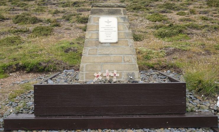 Memorial to H. Jones, outside Darwin settlement, marking the spot where he was killed.Photo: Farawayman CC BY-SA 4.0