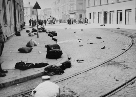 The liquidation of the Kraków Ghetto in March 1943 is the subject of a 15-minute segment of the film.