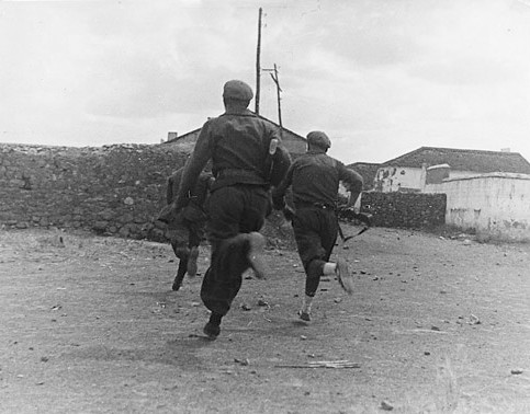 Republican soldiers, June 1937. Photo: Gerda Taro