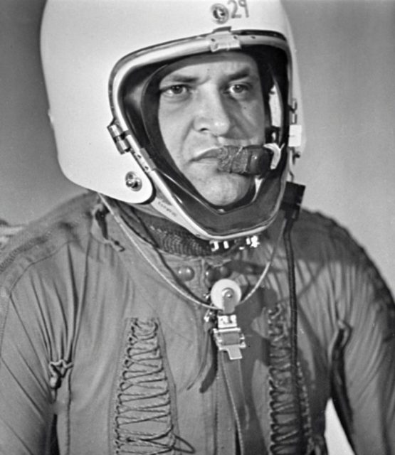 Francis Gary Powers, wearing a special pressure suit for stratospheric flying, was an American spy whose Lockheed U-2 reconnaissance plane was shot down by a Soviet surface-to-air missile outside Sverdlovsk. Photo: RIAN archive / CC BY-SA 3.0