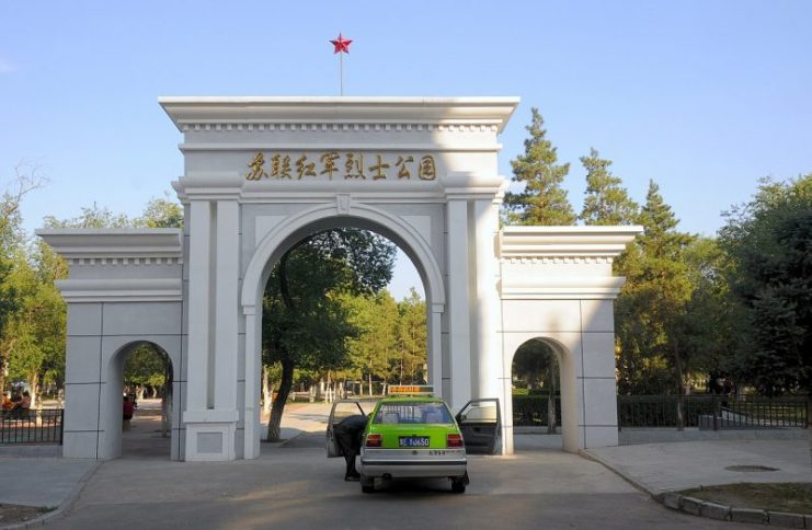 Soviet Red Army Martyrs Cemetery built in Manzhouli after the war.Photo:mayanming CC BY-SA 3.0