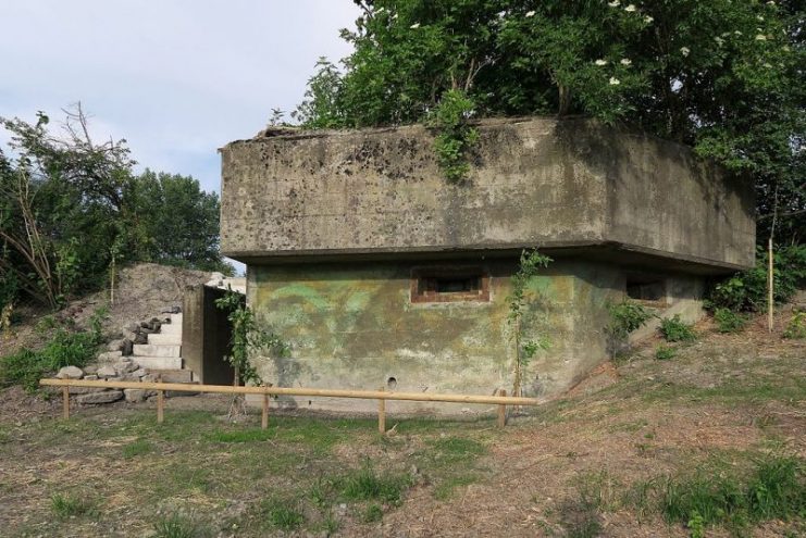 WWII MG Bunker A 5841 St. Margrethen. It stands in the area of the railway bridge between Switzerland and Austria and was part of the border fortifications. Photo: Kecko CC BY 2.0