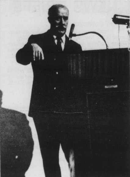 Charles Berlitz lecturing on the Bermuda Triangle in 1975.