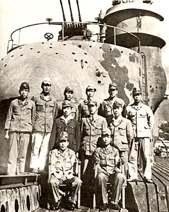 Officers of I-400 in front of the plane hangar, photographed by the US Navy following the surrender of the submarine at sea, one week after the end of hostilities.