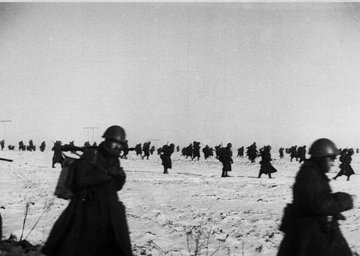 Italian column moving towards new positions in the winter of 1942