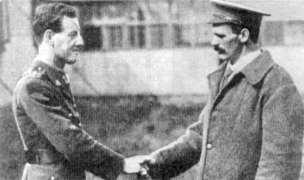 O’Meara (right) meeting fellow VC recipient, Lt. Albert Jacka, following the fighting at Pozières