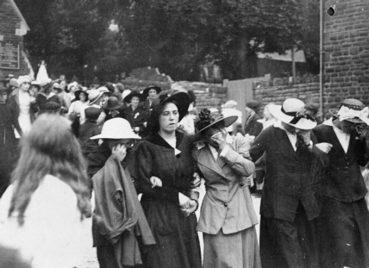 Women crying at the outbreak of the First World War