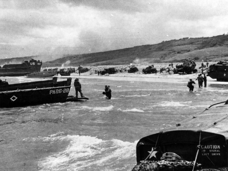 D-Day_Omaha_Beach_June_6_Normandy_1944