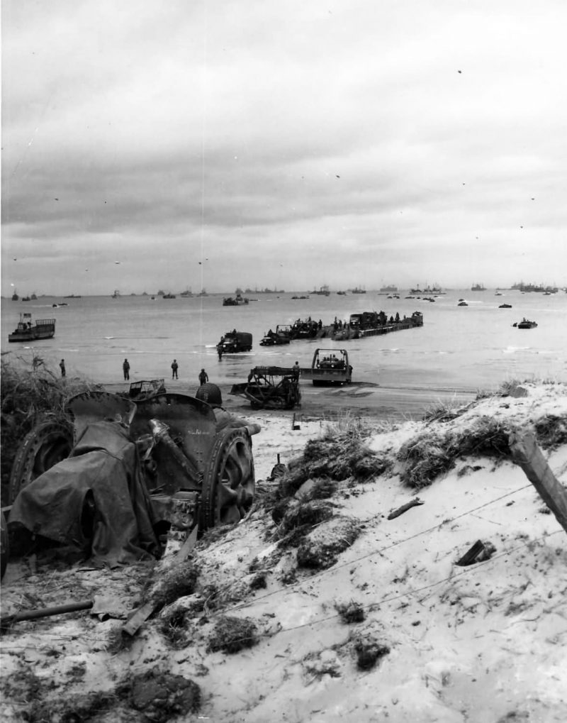 Destruction_on_D-Day_Beach_France_Normandy_1944