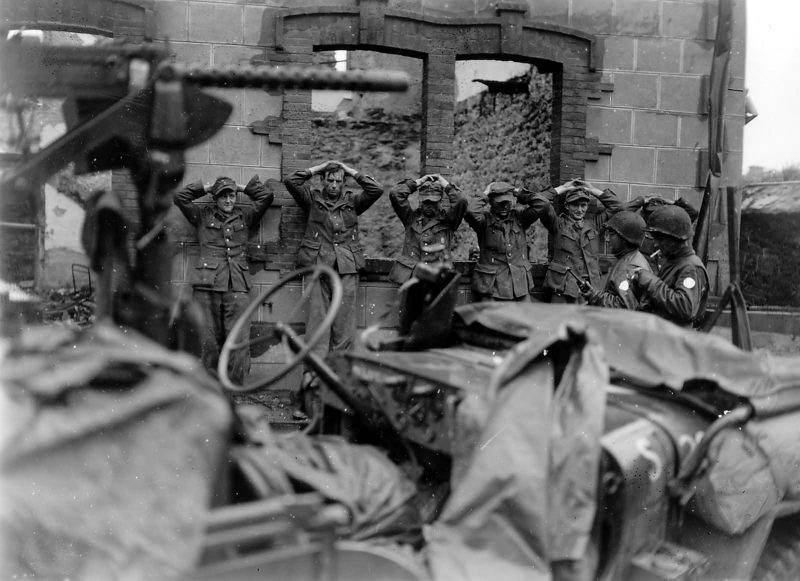 German_prisoners_of_war_1944_France
