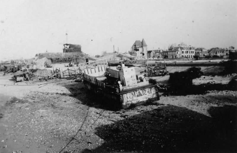 Normandy_1944_LCM_Vehicles_Beached_Sword_Beach