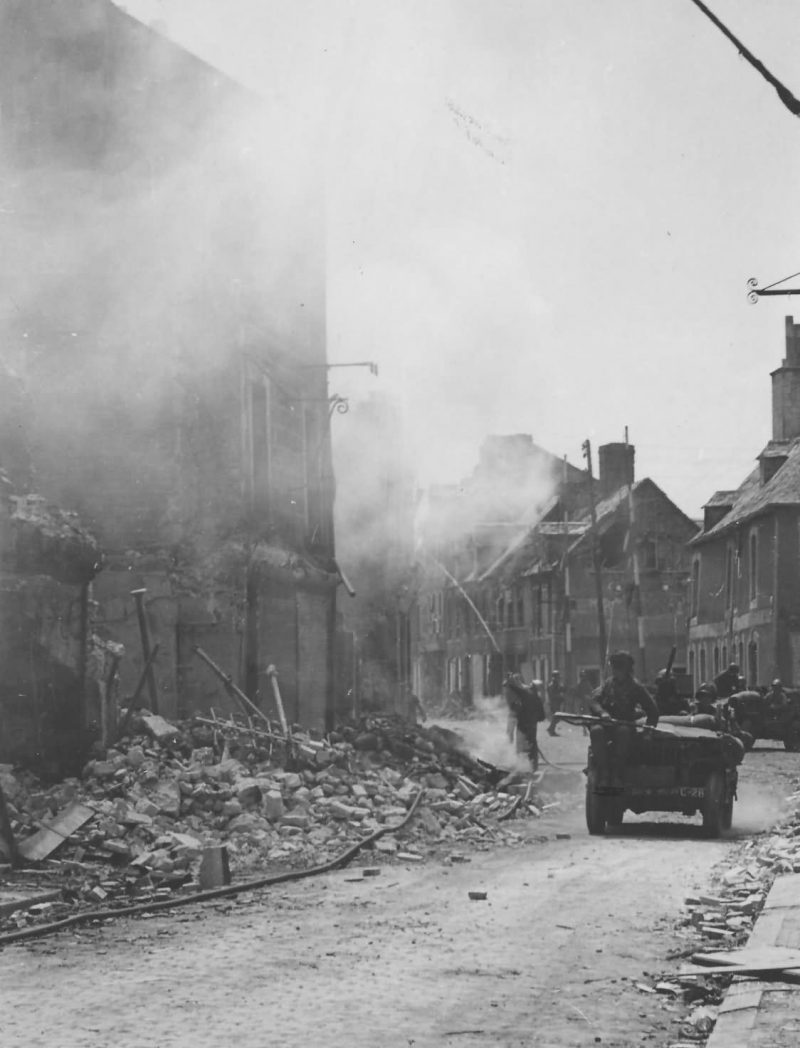 Photo_Fireman_Put_Out_Fire_in_Carentan_Normandy_France_1944