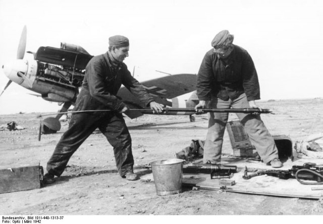 Flugzeug Messerschmitt Me 109, Waffenreinigen