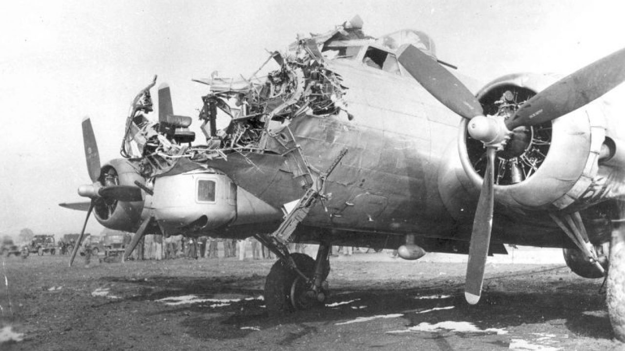 17 Images Of Damaged B 17 Bombers That Miraculously Made It Home 17 Images Of Damaged B 17 Bombers That Miraculously Made It Home