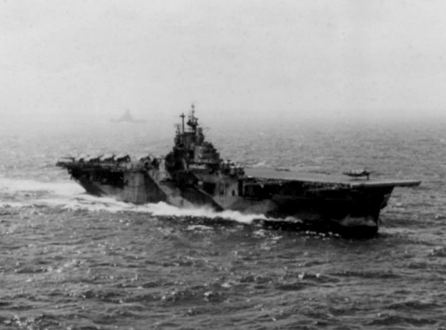 800px-USS_Intrepid_(CV-11)_during_Battle_of_Leyte_Gulf_1944