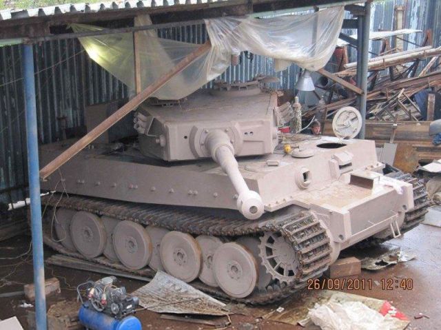 handcrafted_tiger_i_tank_replica_640_45
