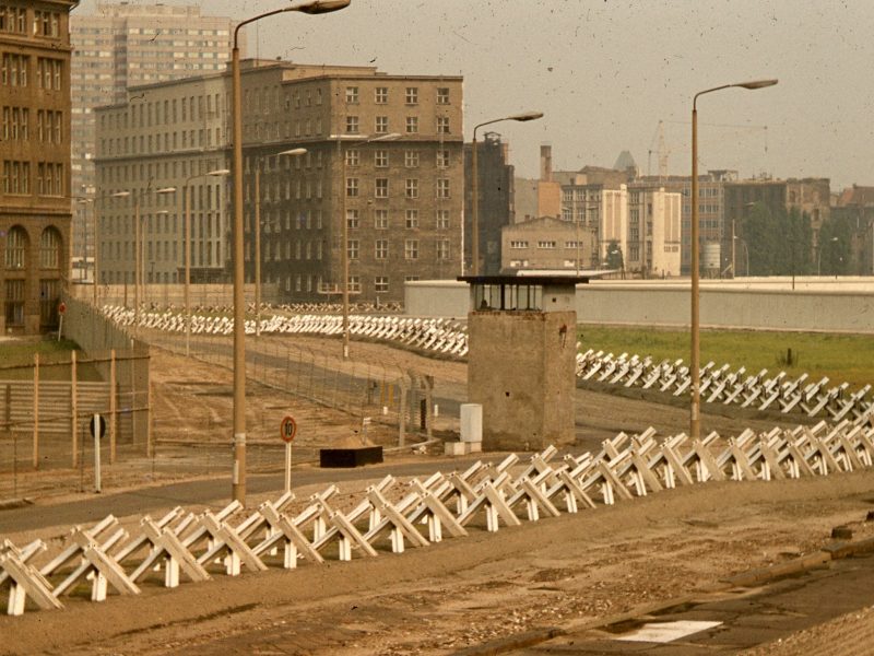 How long was the berlin wall 