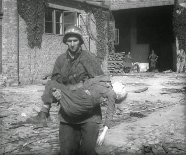 NEVER forget the child soldiers. Facts & sad images of their fight… (some images may be disturbing) 11_year_old_soldier_died_fighting_in_Warsaw_uprising-640x535