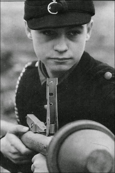 NEVER forget the child soldiers. Facts & sad images of their fight… (some images may be disturbing) Child_using_panzerfaust