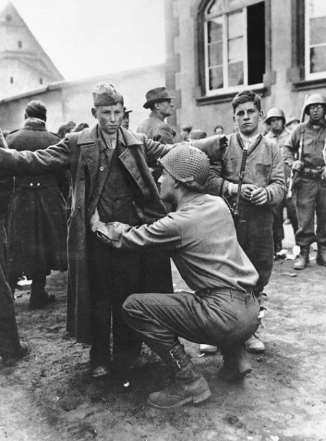 NEVER forget the child soldiers. Facts & sad images of their fight… (some images may be disturbing) Frankenthal_23_March_1945-473x640