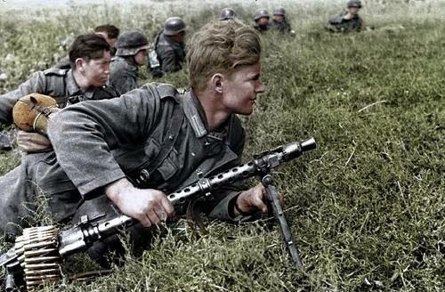 NEVER forget the child soldiers. Facts & sad images of their fight… (some images may be disturbing) Hitler_Youth