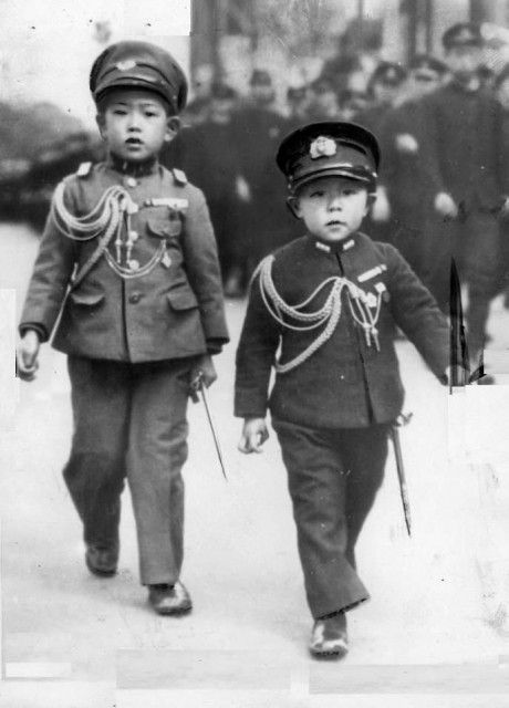 NEVER forget the child soldiers. Facts & sad images of their fight… (some images may be disturbing) Japanese_children-460x640