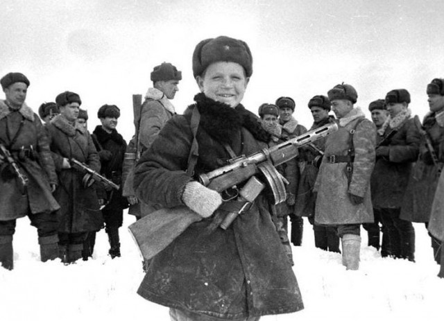 NEVER forget the child soldiers. Facts & sad images of their fight… (some images may be disturbing) Soviet_child_5-640x463
