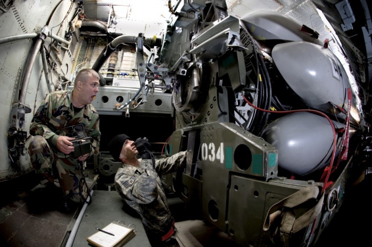 STUNNING! Inside the B-52 Stratofortress in 52 high-res images