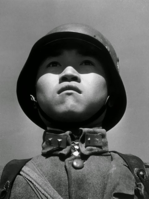NEVER forget the child soldiers. Facts & sad images of their fight… (some images may be disturbing) Boy_soldier_hankou_china_by_robert_capa_1938-480x640