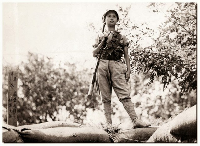 NEVER forget the child soldiers. Facts & sad images of their fight… (some images may be disturbing) Child_soldier_china_ca1942_-640x468