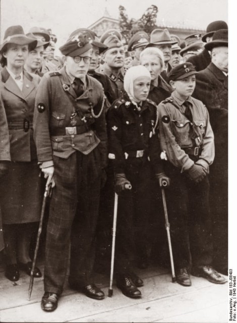 NEVER forget the child soldiers. Facts & sad images of their fight… (some images may be disturbing) Medal_ceremony_for_hitler_youth_members_1943-470x640