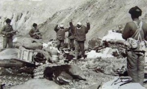 Indian soldiers surrendering to the PLA