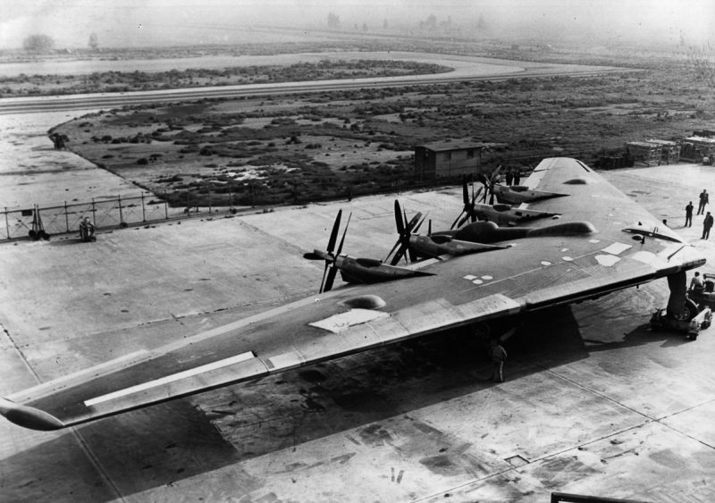 29th April 1946: Four powerful Pratt and Whitney Wasp Major engines turn four 8-bladed propellers to generate the power for the American Flying Wing which will be used by the American Air Force. (Photo by Fox Photos/Getty Images)