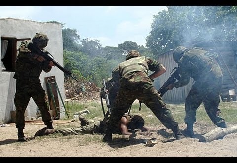 http://greenberetvideos.com/british-special-forces-sas-documentary-operation-barras/ SAS forces subduing a member of The West Side Boys during Operation Barras